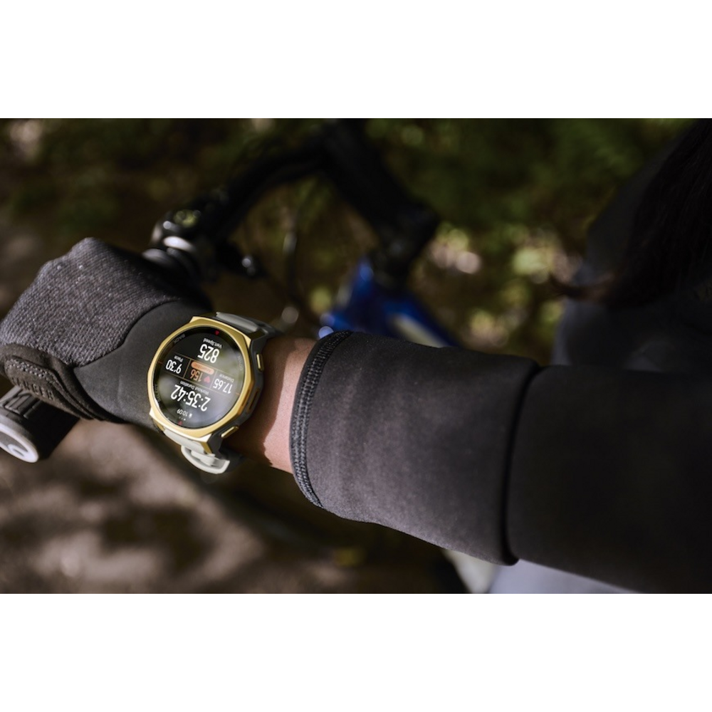 Amazfit T-Rex 3 Pro se sportovními údaji na displeji