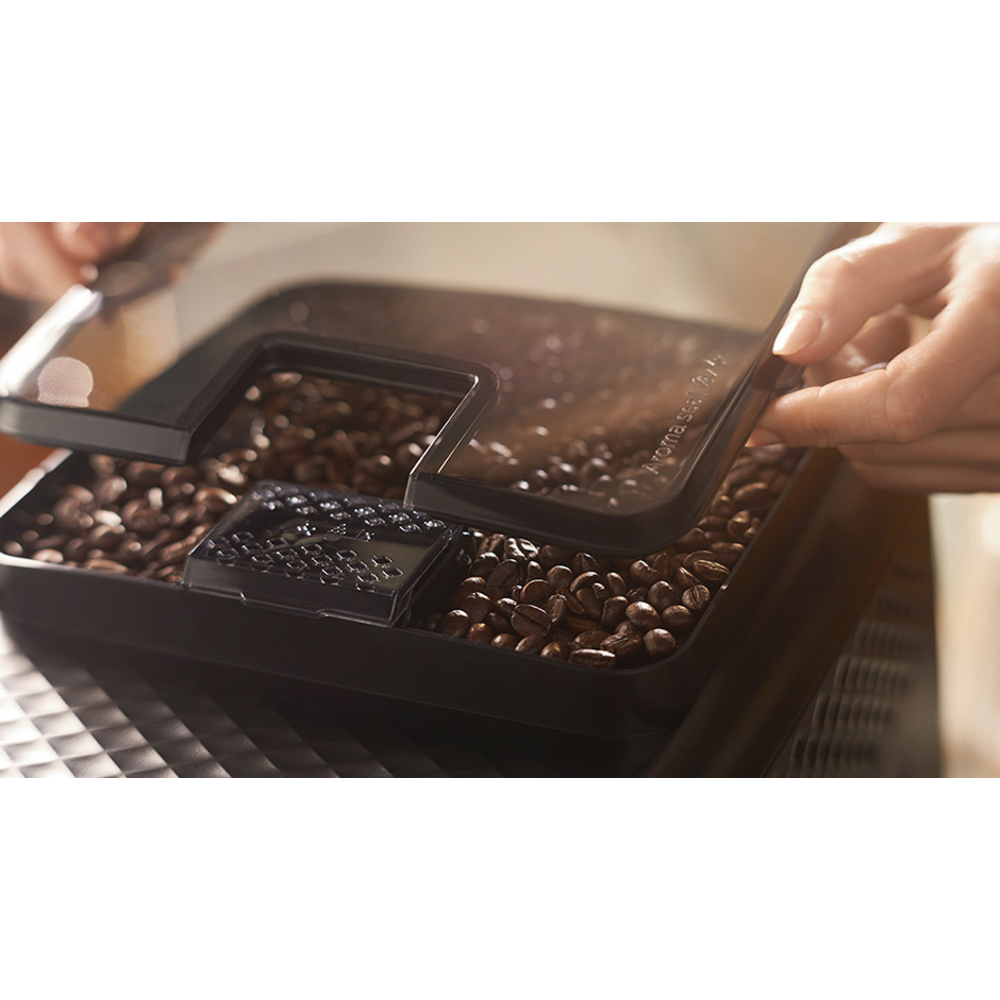 Vyjmutí nádoby na kávovou sedlinu u Philips Series 5400 LatteGo EP5447/90