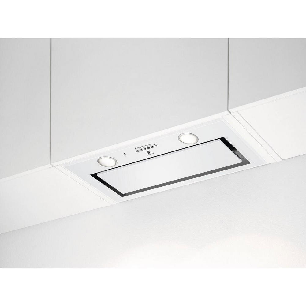 Okap do zabudowy Electrolux LFG716W w białej szafce kuchennej