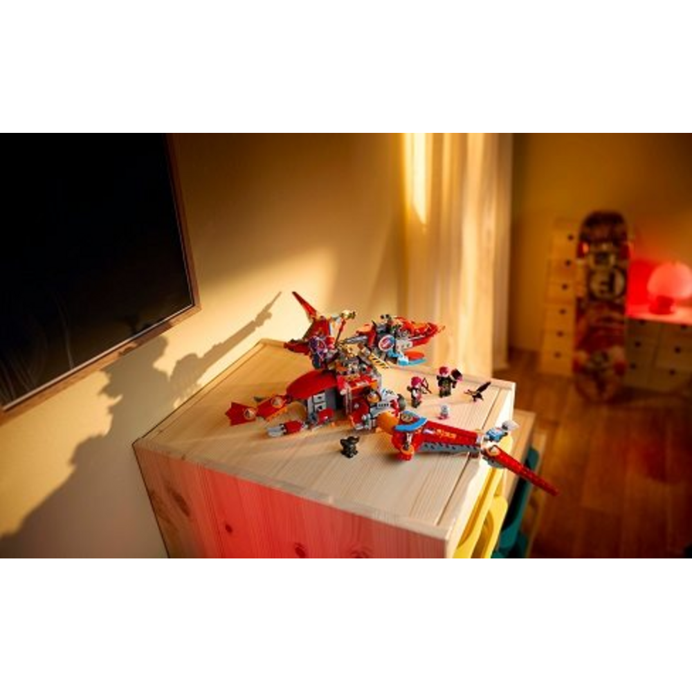 Wyeksponowany model LEGO DREAMZzz Cooper i jego robotyczny dinozaur C-rex