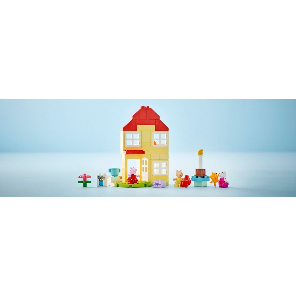 Sestavený LEGO DUPLO narozeninový dům Prasátko Peppa