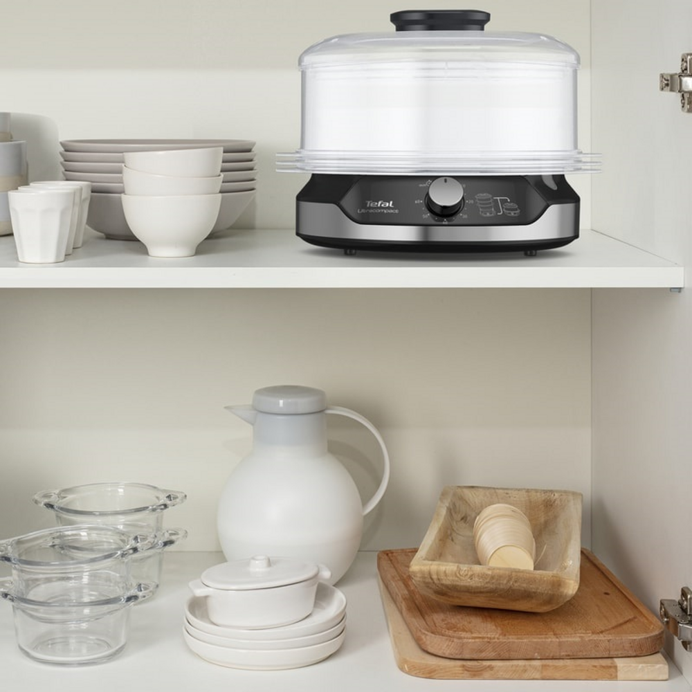 Tefal VC204810 Ultra Compact uložený v kuchyňské skříňce