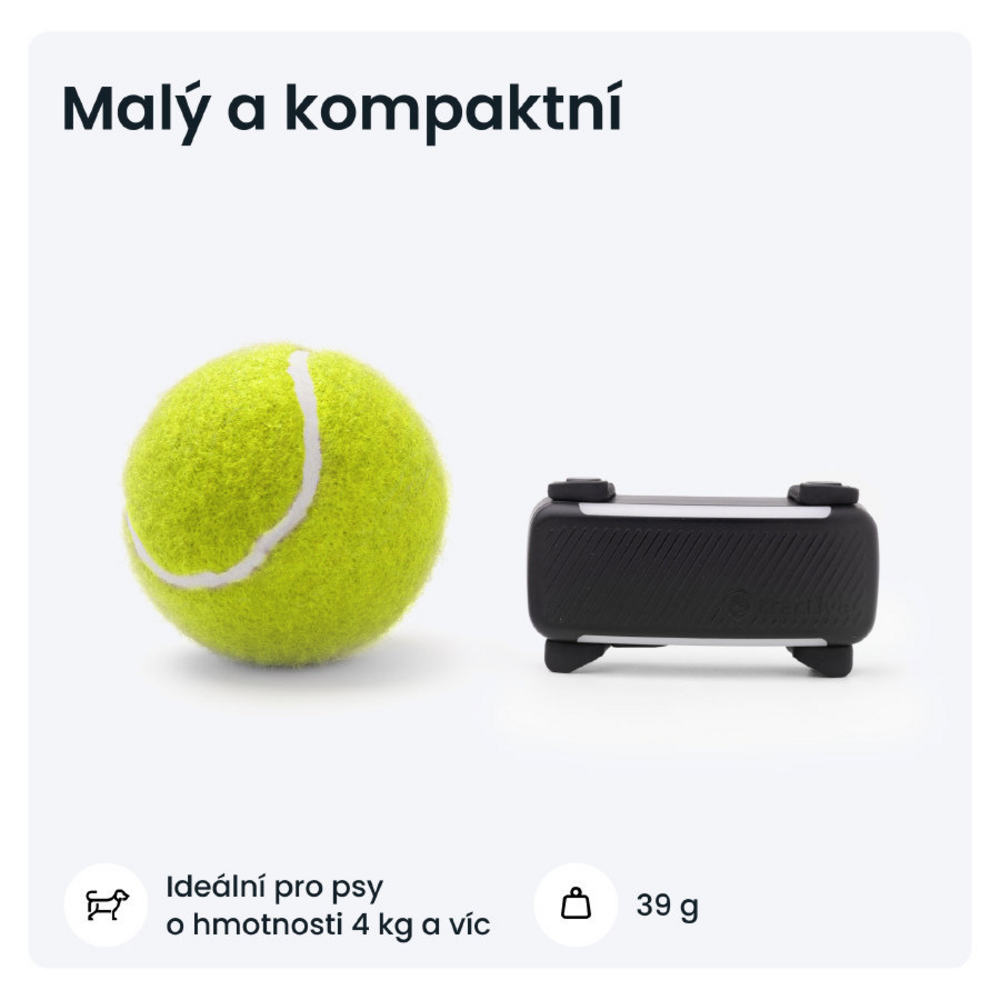 Kompaktní velikost lokátoru Tractive DOG 6 vedle tenisového míčku